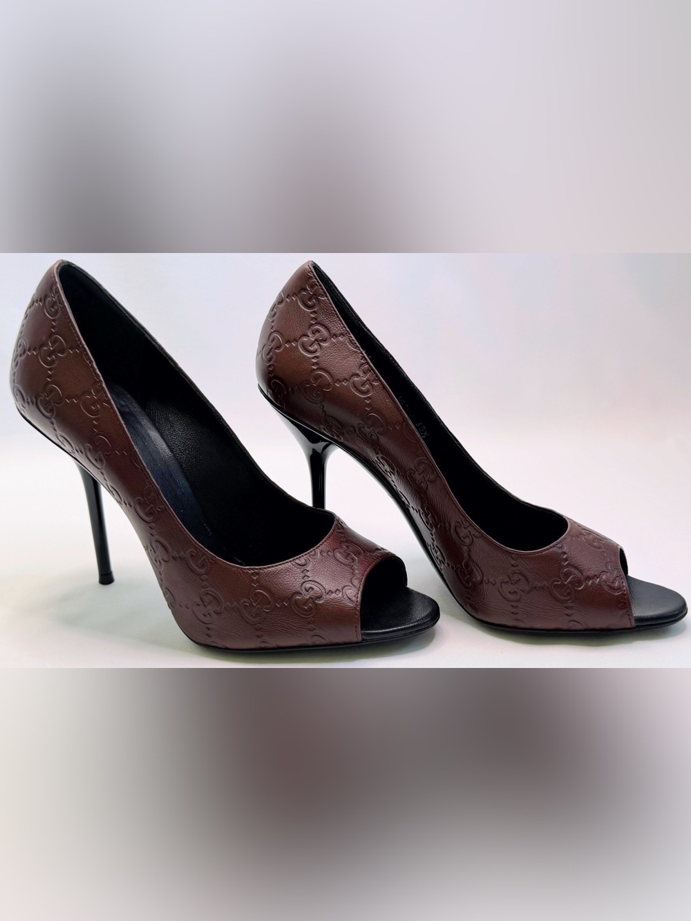 Gucci Aleppo Maroon Guccissima Embossed Leather Peep Toe Stiletto Pumps 38.5 - Picture 3 of 10